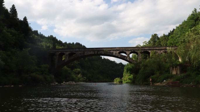 古桥河流延时摄影