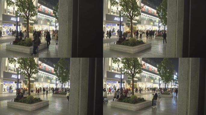 武汉江汉路夜景步行街商业街行人逛街购物