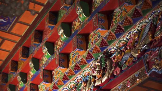 藏传佛教大殿木雕2