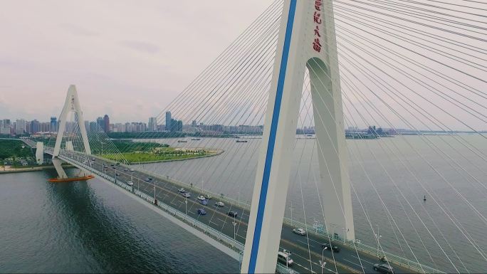 2016年的海口世纪大桥