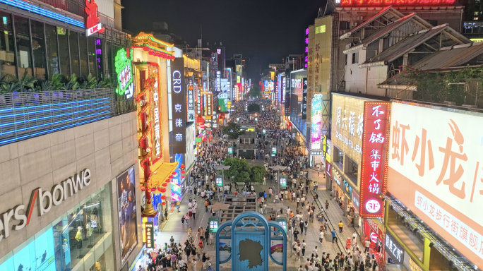 长沙黄兴路步行街夜景人流