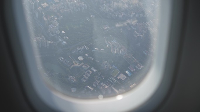 【4K正版】实拍飞机窗外城市景观 04