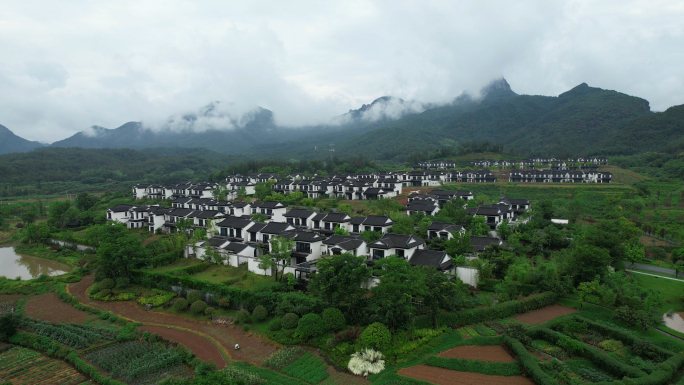 航拍大山水库 航拍中式建筑群体