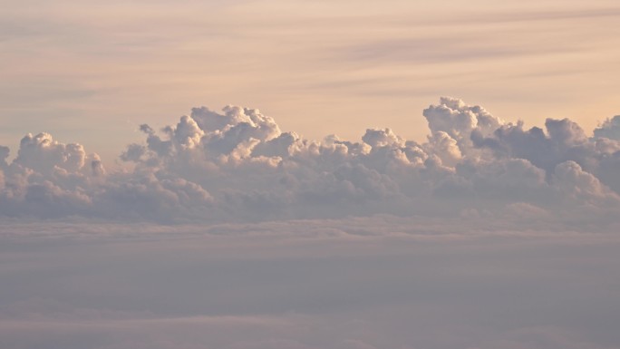 【4K正版】阳光下的高空云层浓积云