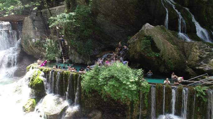 四川螺髻九十九里世界最大的温泉瀑布