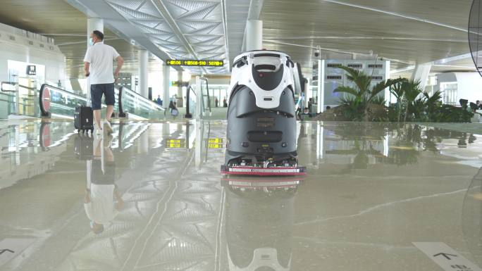 4K正版-机场航站楼大厅无人驾驶洗地机