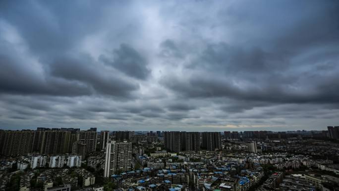 城市地平线城市天空乌云滚滚云涌流云延时