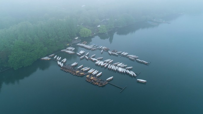杭州西湖烟雨之摇橹船游船【4K航拍】