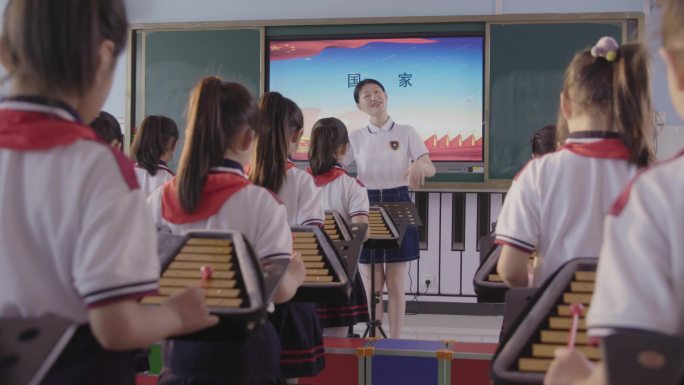 学校 小学生 校园生活 学习音乐课 音乐