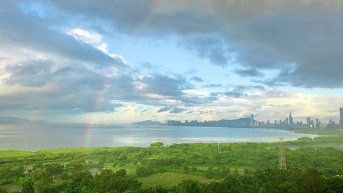 深圳红树林海面雨中彩虹