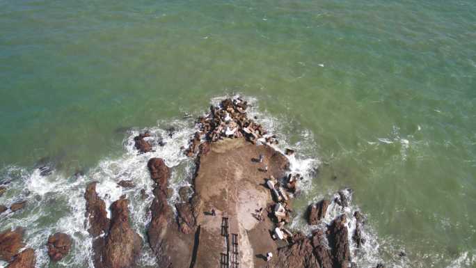 无人机正面鸟瞰运镜航拍水东电白童子湾
