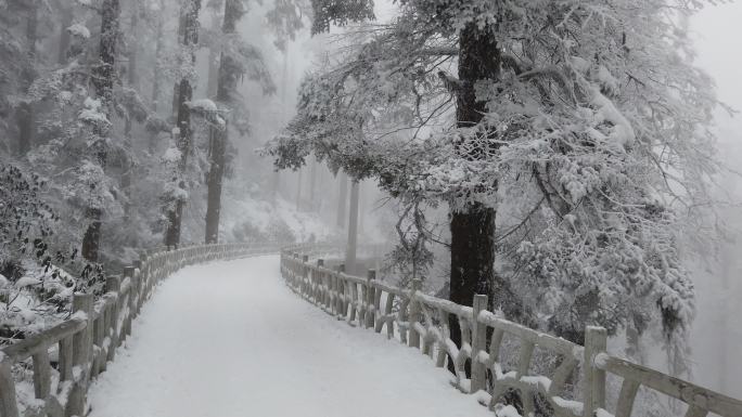 四川洪雅瓦屋山冰雪风光