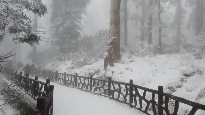 四川洪雅瓦屋山冰雪风光