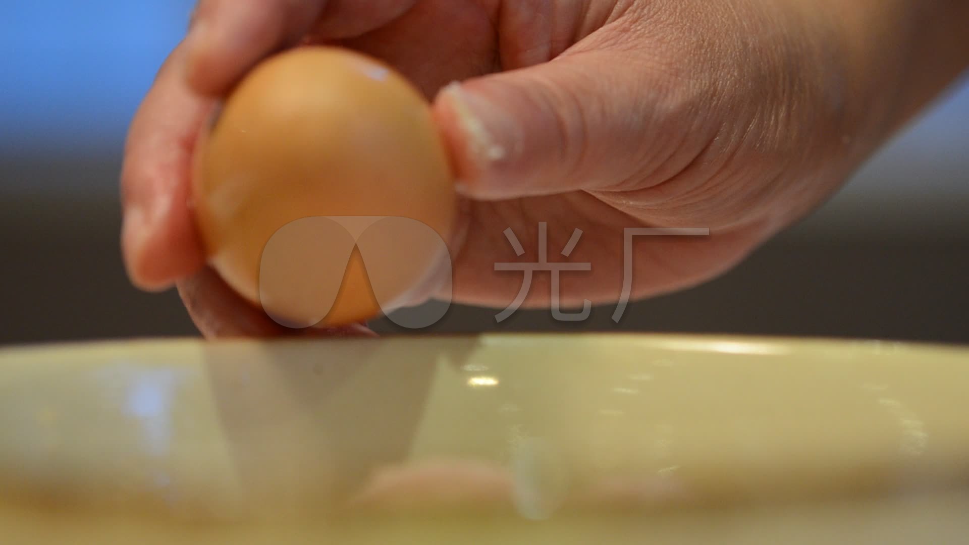 蛋清的打发方法，只要记住3个小窍门，打发后能装满盘|蛋清|打蛋器|筷子_新浪新闻