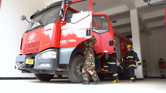 贵州消防演习出警