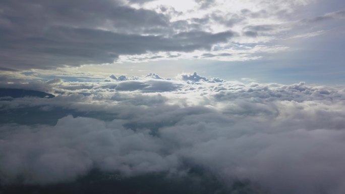 无人机穿云穿行天空云朵唯美震撼航拍