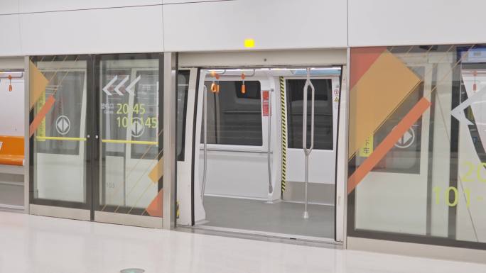 4K正版-天府机场18号线列车到站开门