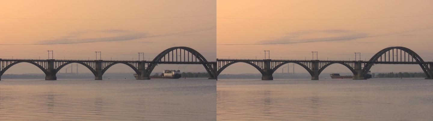 穿越第聂伯河的铁路桥。