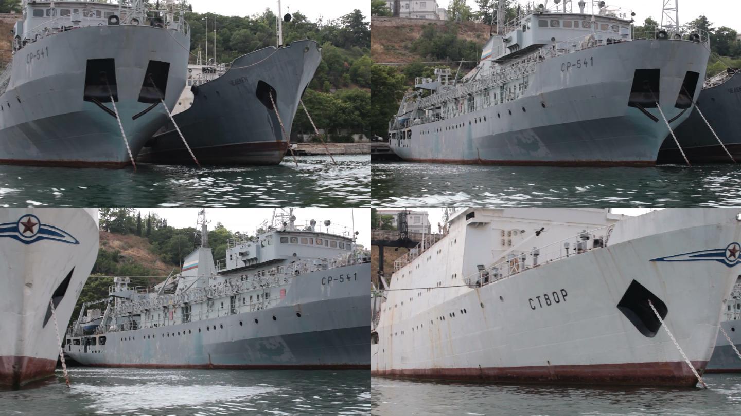 塞瓦斯托波尔湾的军舰。从海边看海湾