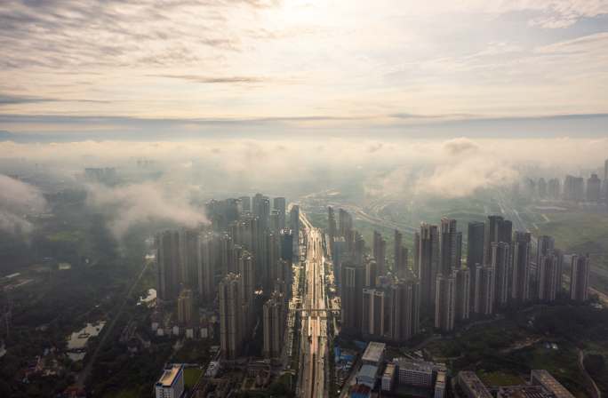 南宁长虹路清晨穿云航拍延时