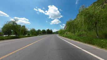 开车第一视角沿途风景 行驶在公路上视频素材