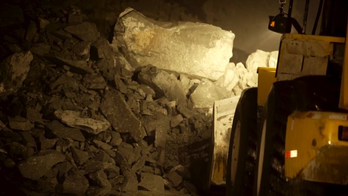 工业制造 制造车间 工人作业 机械智能