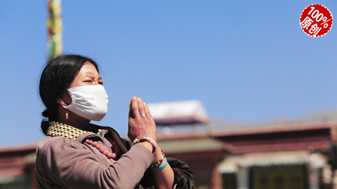 【原创】在西藏拉萨市内朝拜的藏民们