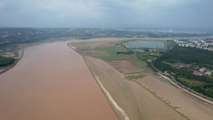 黄河放水河道枯竭B