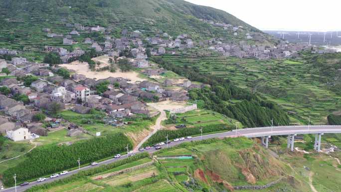 海边公路桥梁平潭最美环岛路行驶的车辆