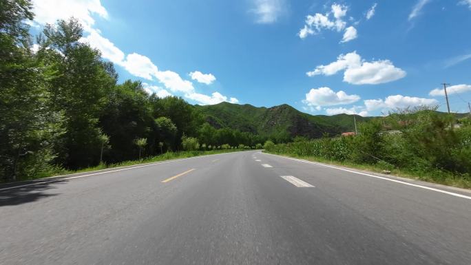 开车第一视角沿途风景 行驶在公路上