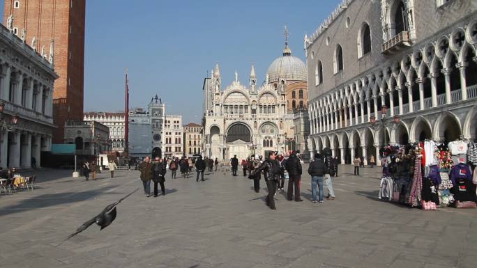 威尼斯圣马可广场上的游客