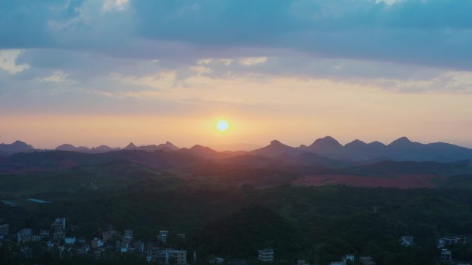 航拍山村村庄晚霞阳光朝阳