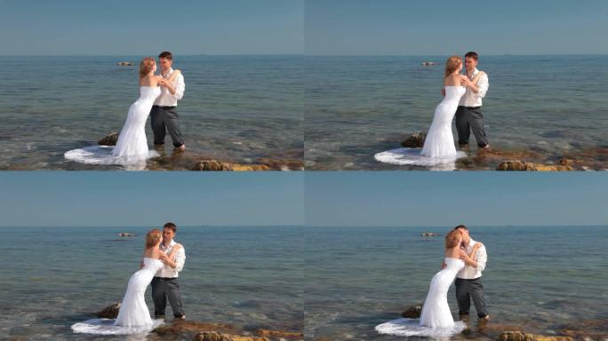 新娘和新郎在海滩拥抱