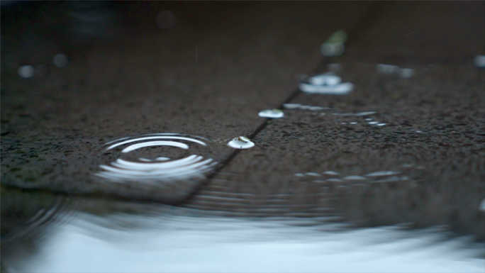 下雨天 雨水 雨水滴落 雨滴特写