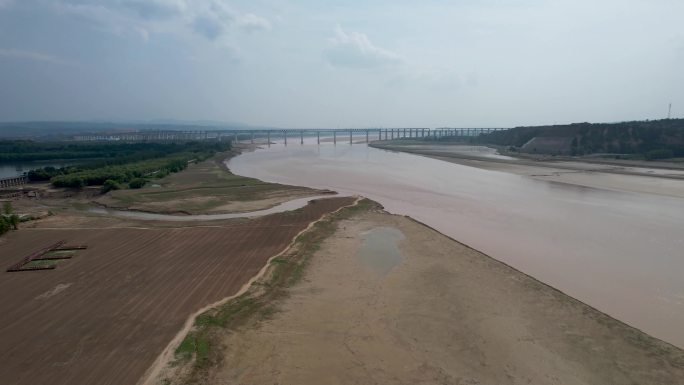 黄河放水河道枯竭B