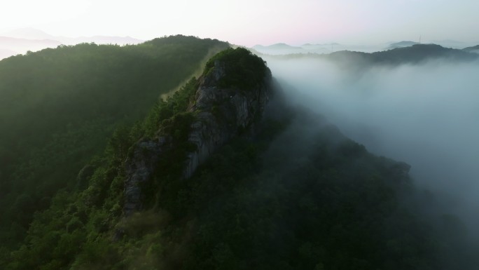 金峨山 云雾缭绕 山脉青山