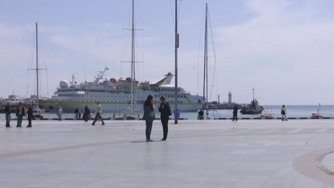 2009年4月28日，在乌克兰雅尔塔的黑海码头上。