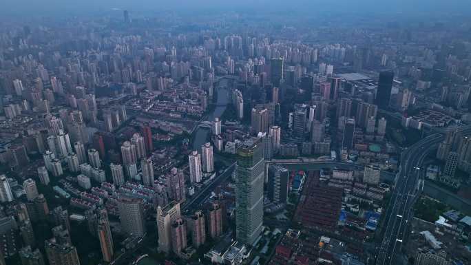 上海日出城市天际线航拍