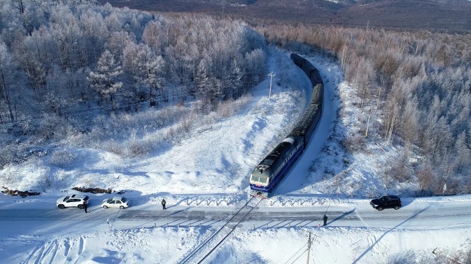 航拍大兴安岭雪原列车