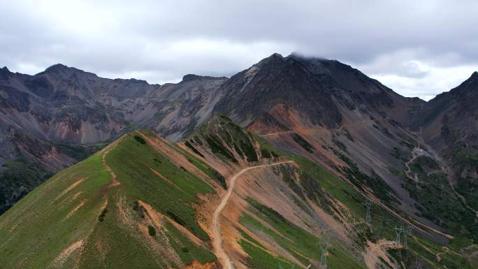 航拍 云南 大山 美景  风景 花草