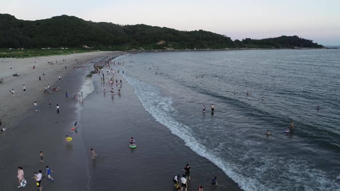 【有版权】海边游客航拍夏日游玩