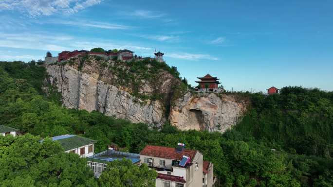 航拍襄阳真武山风景区蓝天白云城市旅游风光