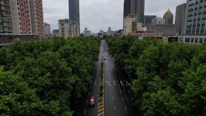 淮安雨后淮海路