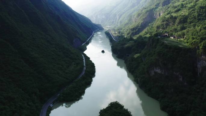 4k航拍-山涧大峡谷:盘山公路