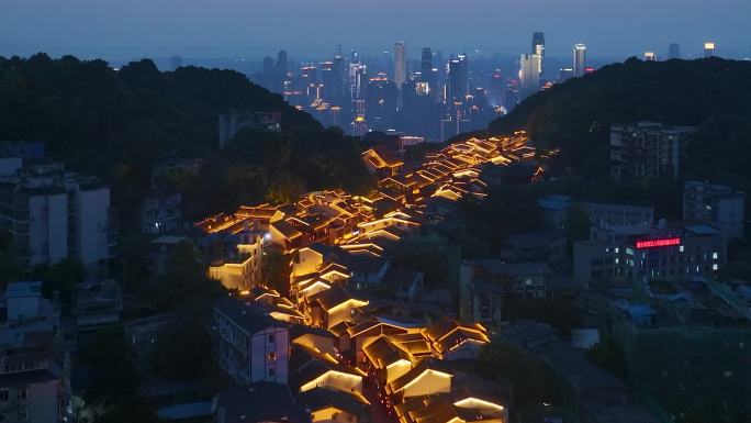 重庆南山黄桷垭老街蓝调夜景时刻