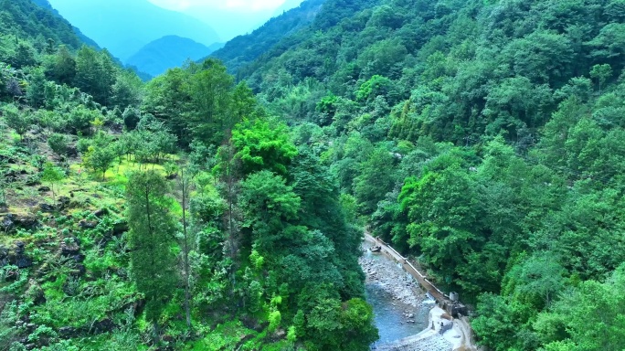 崇州鸡冠山溪水