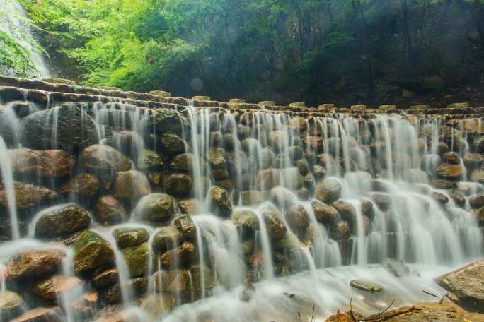 山涧小溪流水