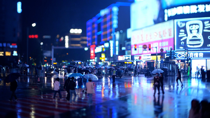 长沙步行街（雨夜）