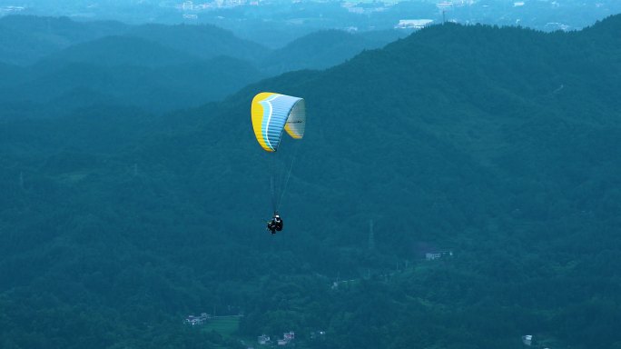 极限滑翔伞运动高空跳伞飞行