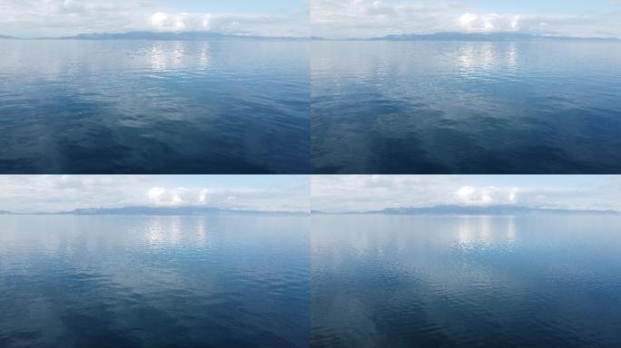 赛里木湖的水面
